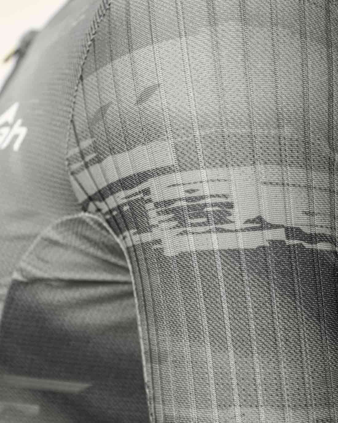 Men's OTW Spark Cycling Jersey Fabric Detail